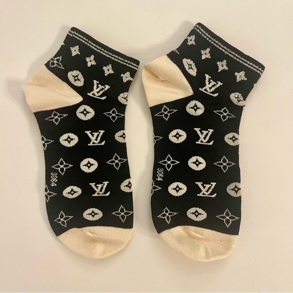 NWOT Monogram Print Ankle Socks - Black & Cream (Fits 5-7)